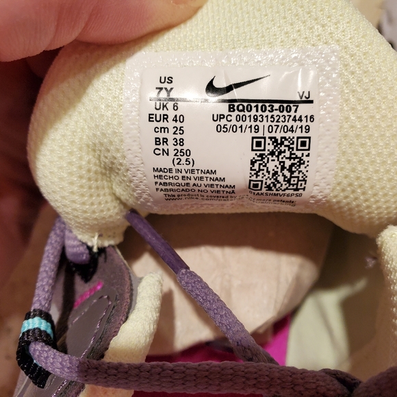🆕️ Nike Air Max 270 React - Picture 11 of 12
